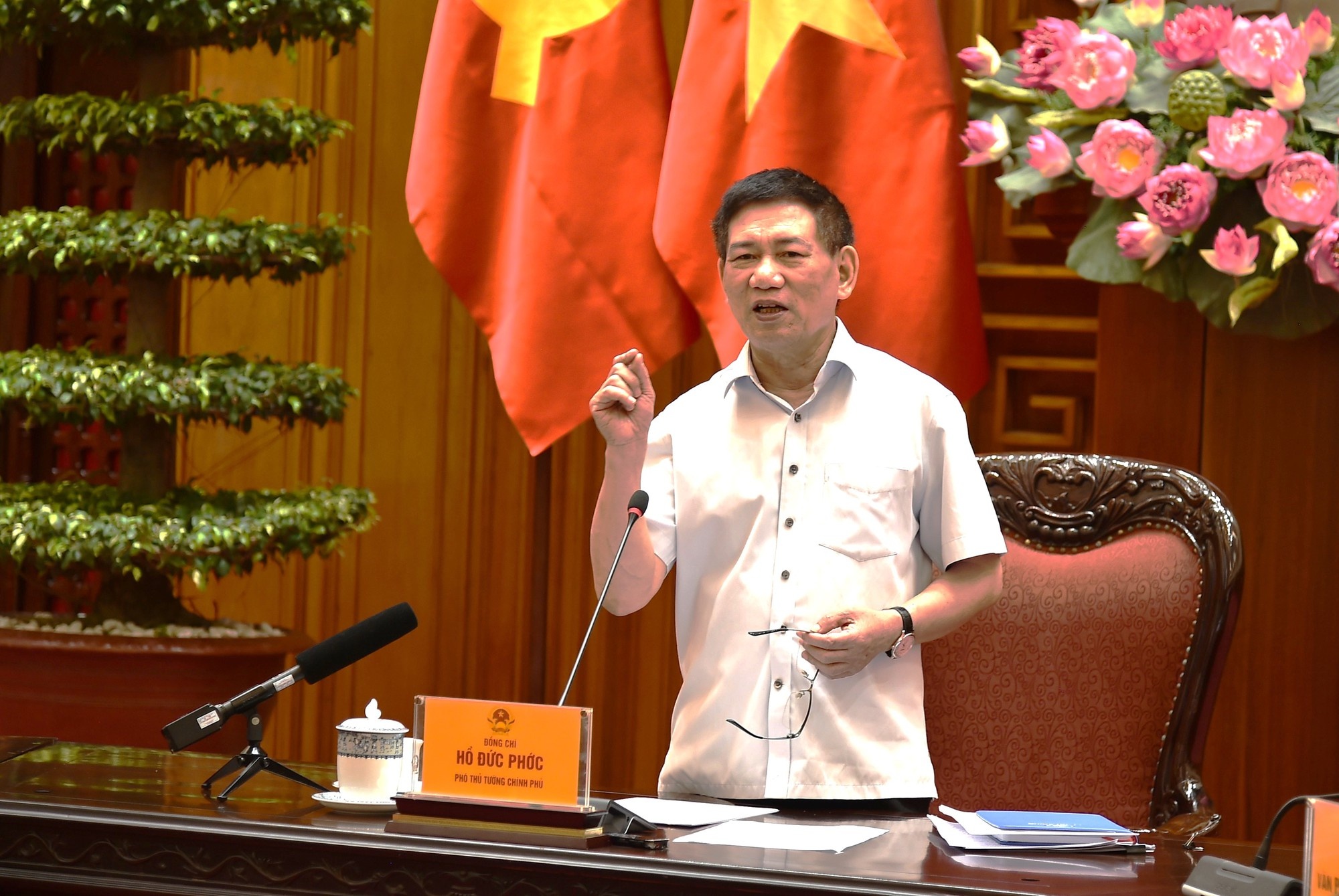 Pho thu tuong: Can tinh toan ky thue mua ban bat dong san, co phieu hinh anh