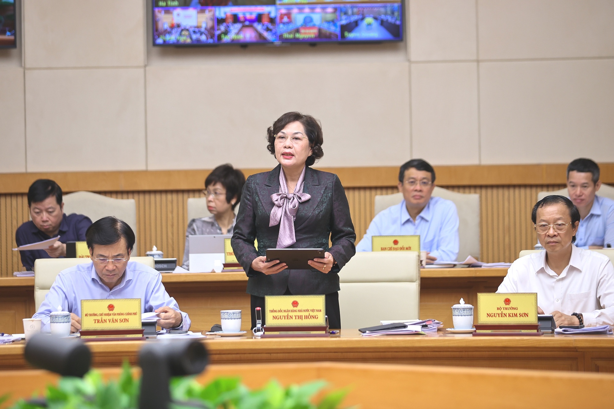 Ty gia VND/USD chiu ap luc, NHNN co the can nhac ngung giam lai suat hinh anh