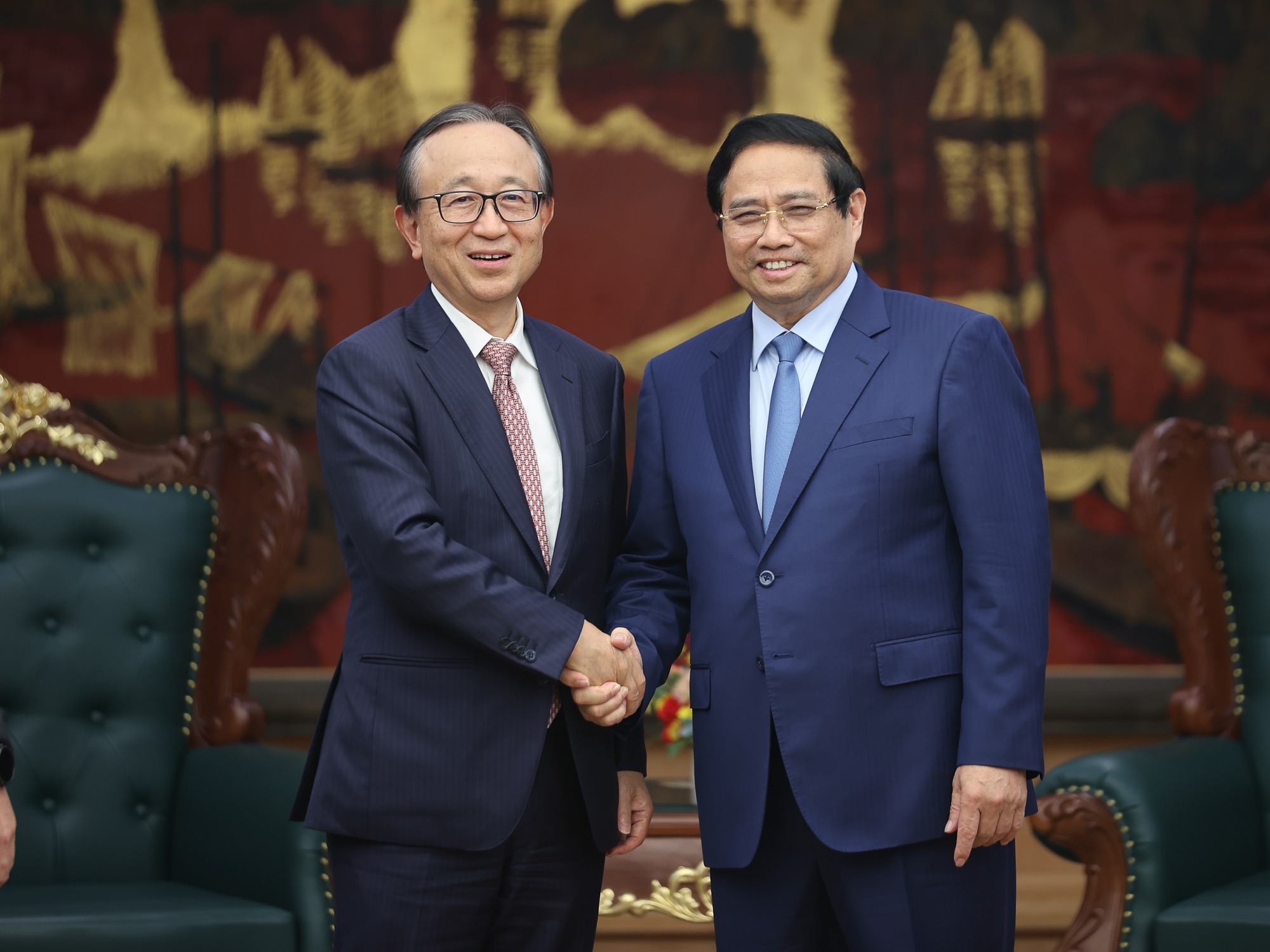 Thu tuong de nghi ngan hang Nhat tham gia trung tam tai chinh quoc te hinh anh