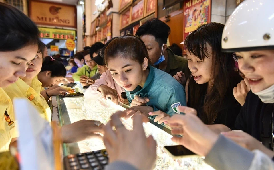 Gia vang mieng lan dau vuot 127 trieu dong/luong hinh anh