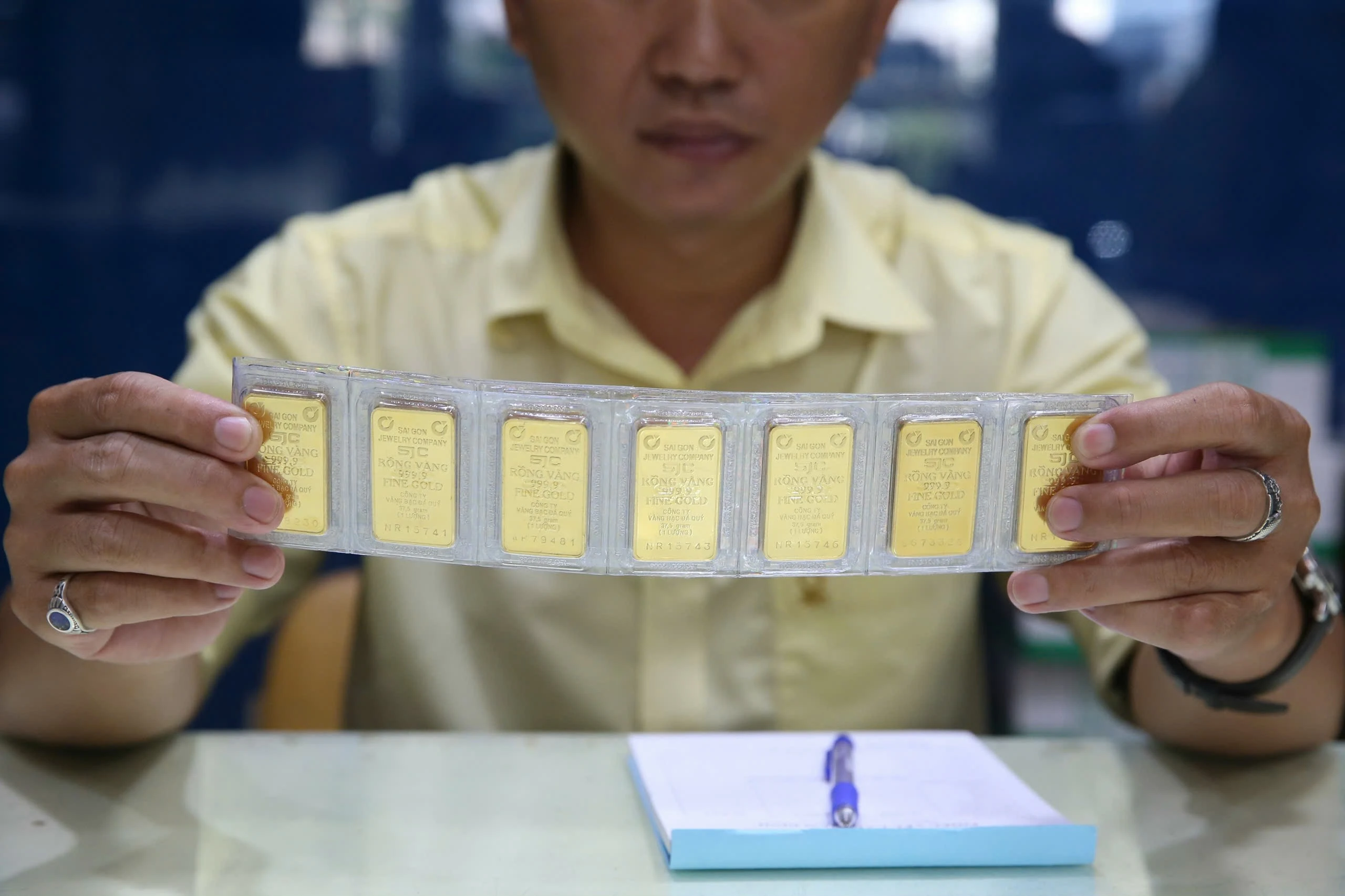 Ai duoc san xuat vang mieng khi bo doc quyen? hinh anh