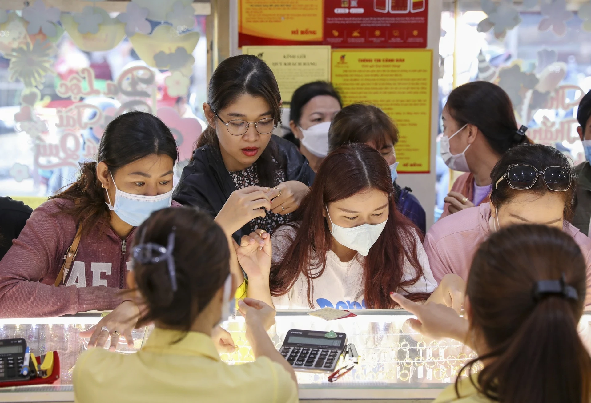 Giá vàng trong nước 'bất động'