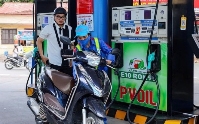 Xang E10 sap thay the hoan toan xang khoang: Nguon cung co doi dao? hinh anh