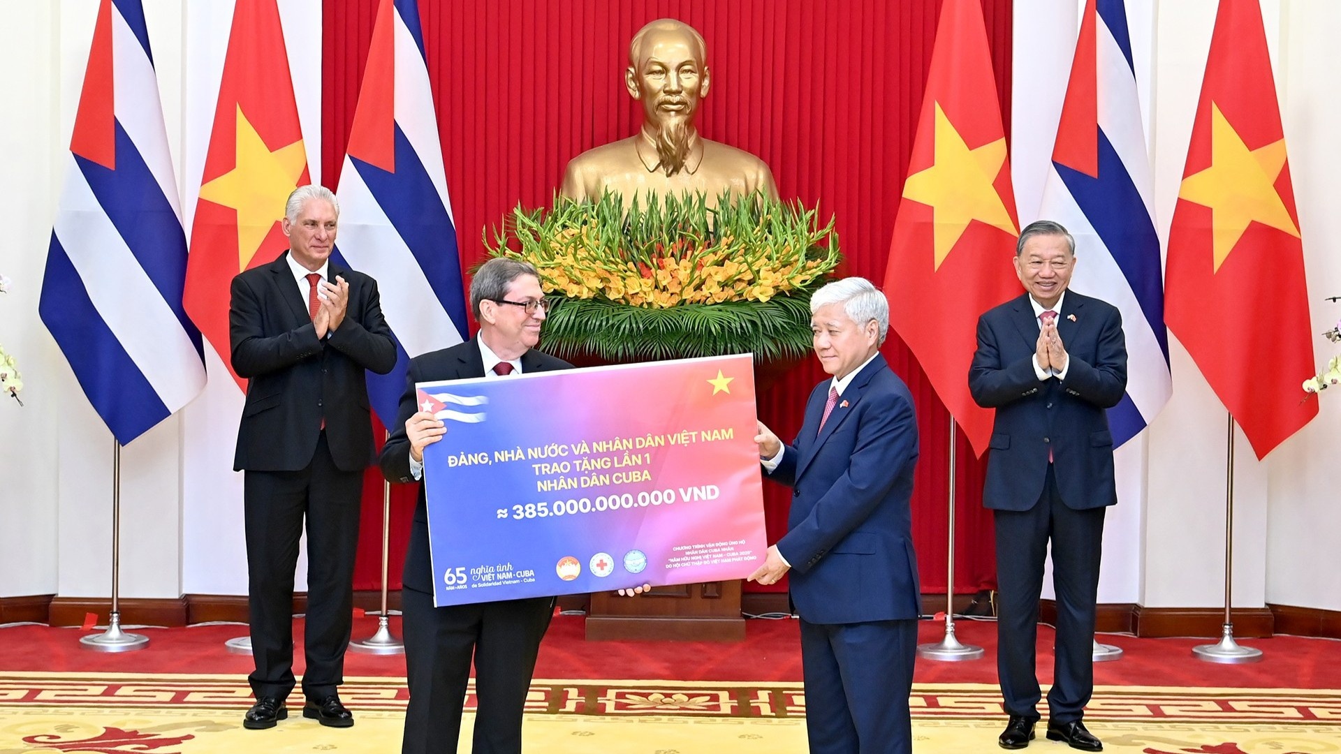 Viet Nam trao tang Cuba 385 ty dong hinh anh