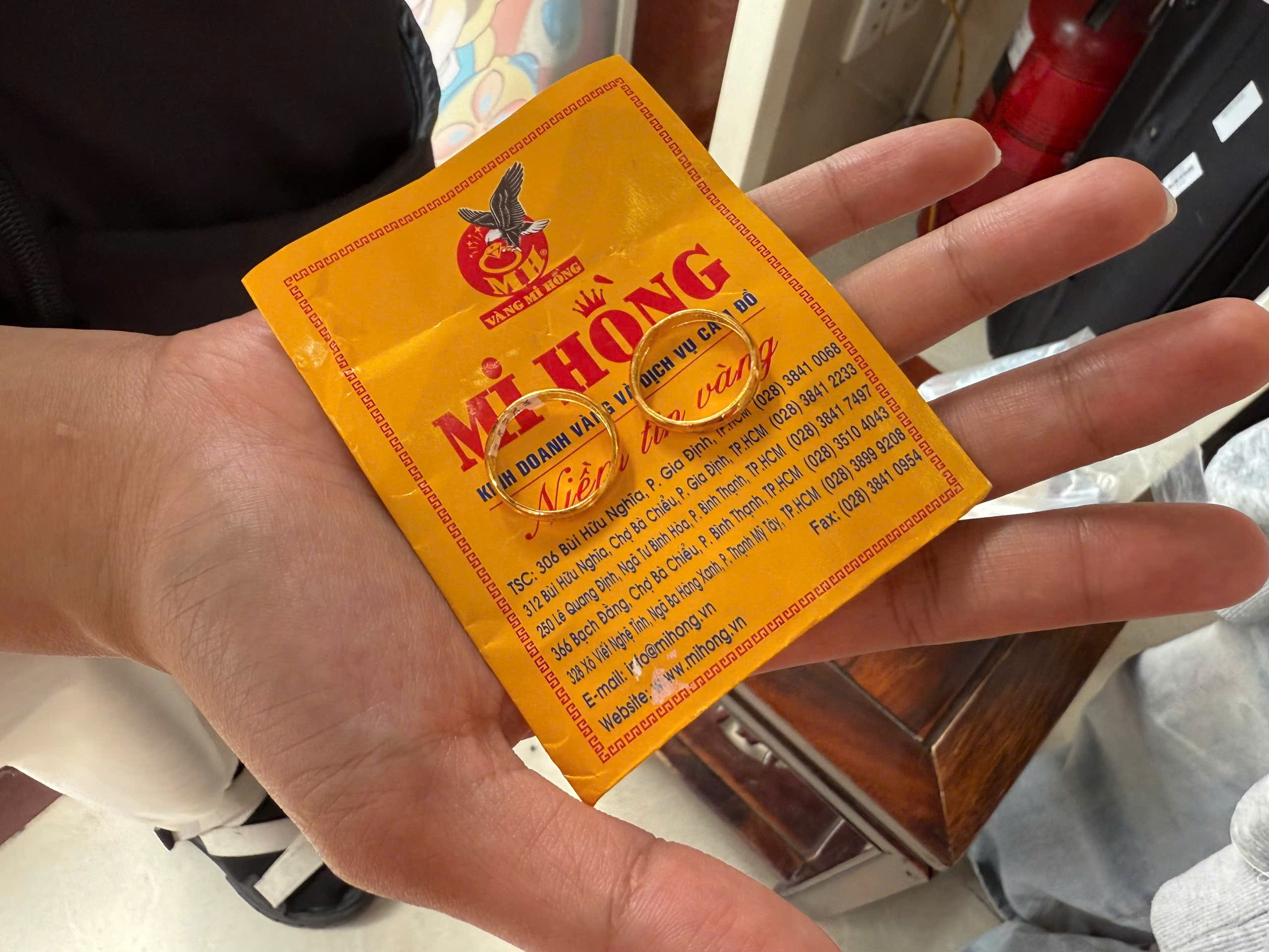 Nguoi mua vang tuan truoc van lo hinh anh