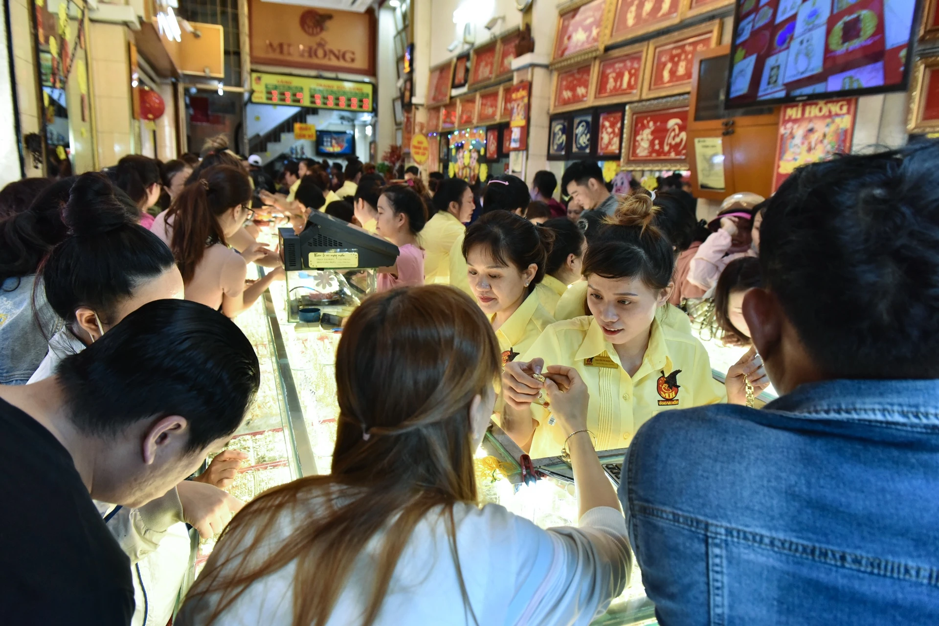 Gia vang vuot xa 135 trieu/luong hinh anh