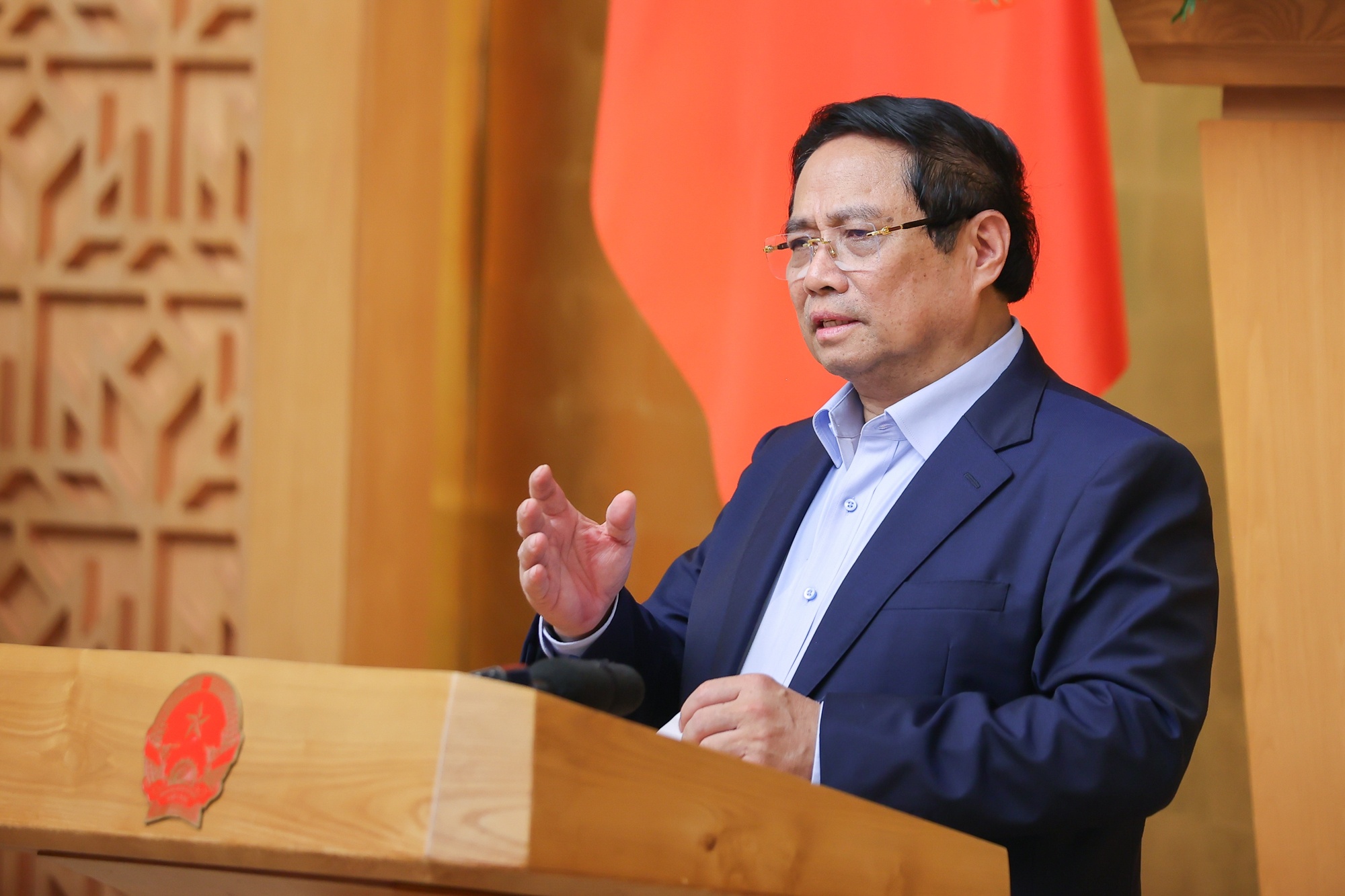 Thu tuong yeu cau kiem soat gia vang, USD hinh anh