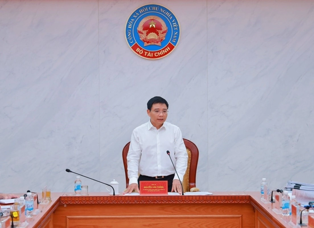 Bo Tai chinh noi ly do mot so xa chua chi luong thang 8 hinh anh