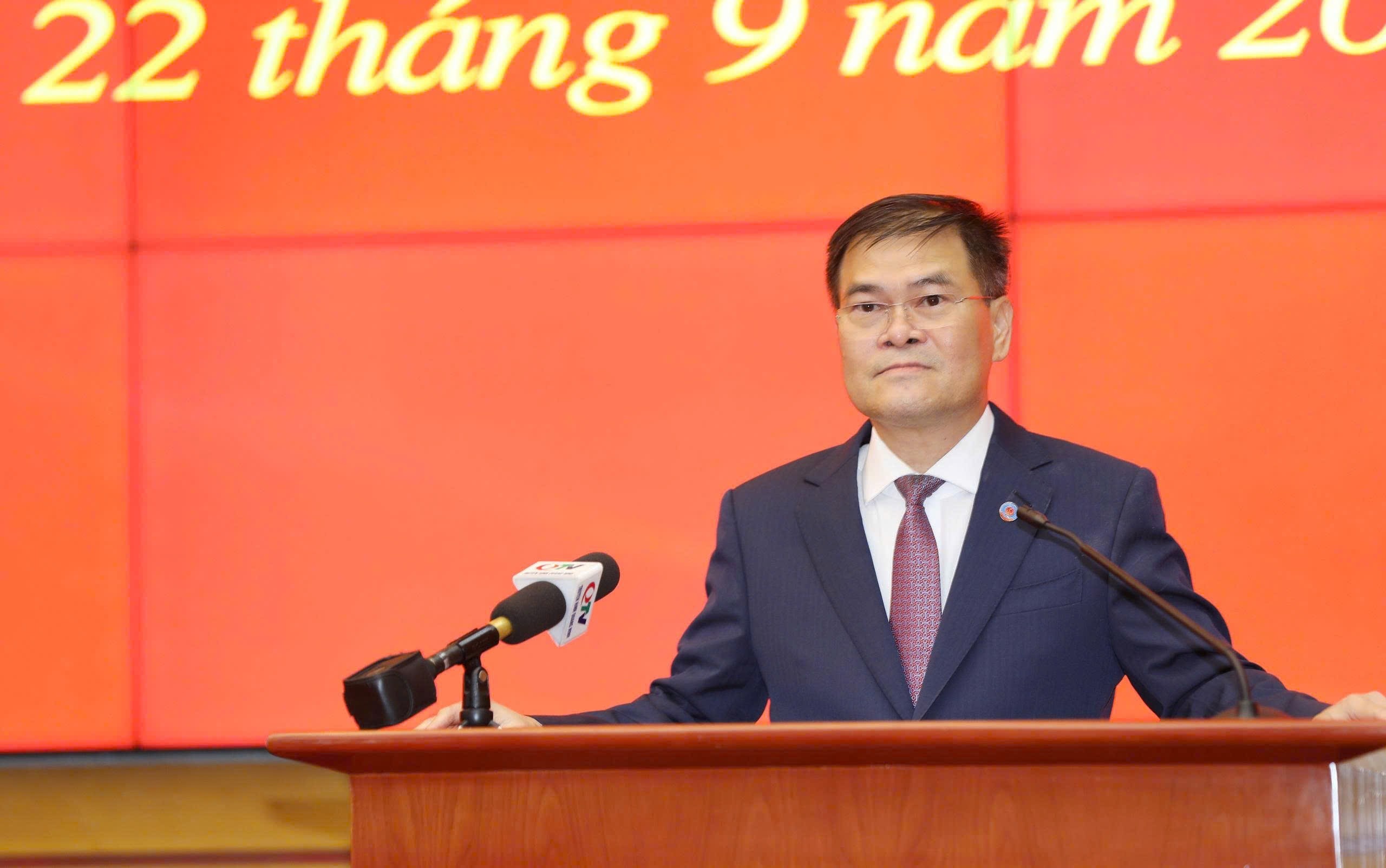 Thu truong Bo Tai chinh lam Chu tich UBND tinh Quang Ninh hinh anh