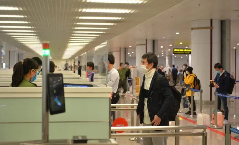 Doanh nghiep no thue, co nen hoan xuat canh co dong lon? hinh anh