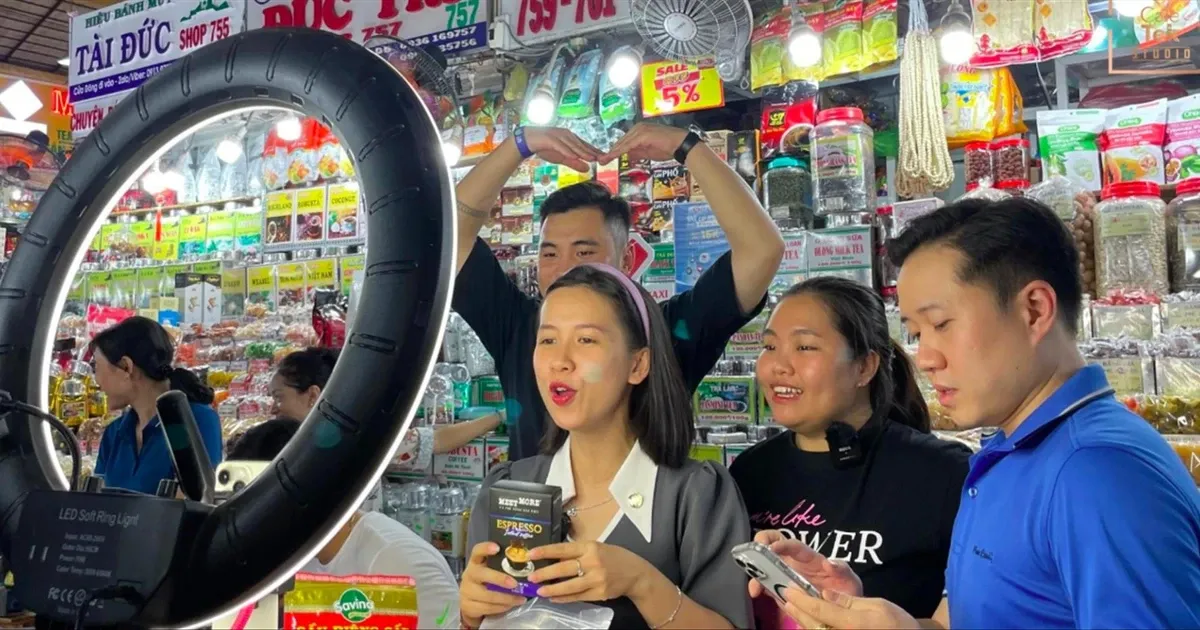 Het thoi ban hang online, livestream tuy tien? hinh anh