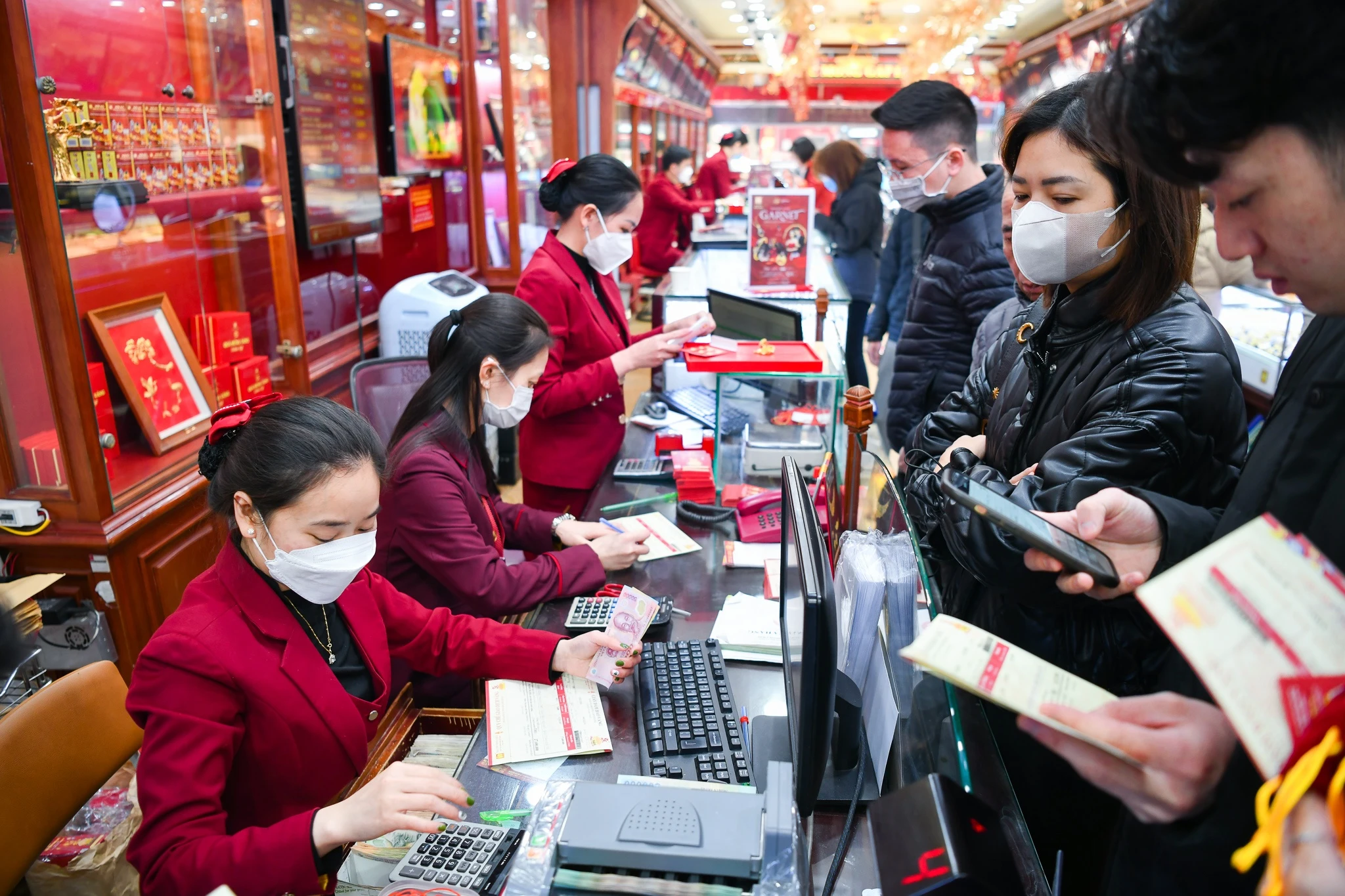 Tu nay, mua vang tren 20 trieu bat buoc phai chuyen khoan hinh anh