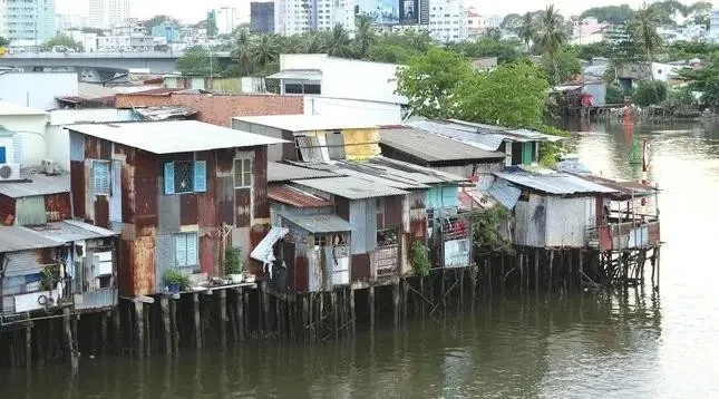 Chi dao moi nhat cua TP.HCM ve di doi nha o tren va ven kenh rach hinh anh
