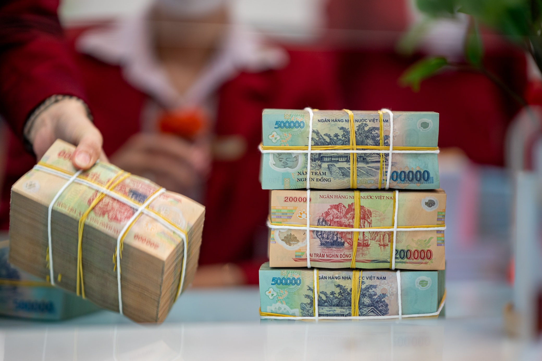 Lai suat tiet kiem ngan hang ruc rich tang hinh anh