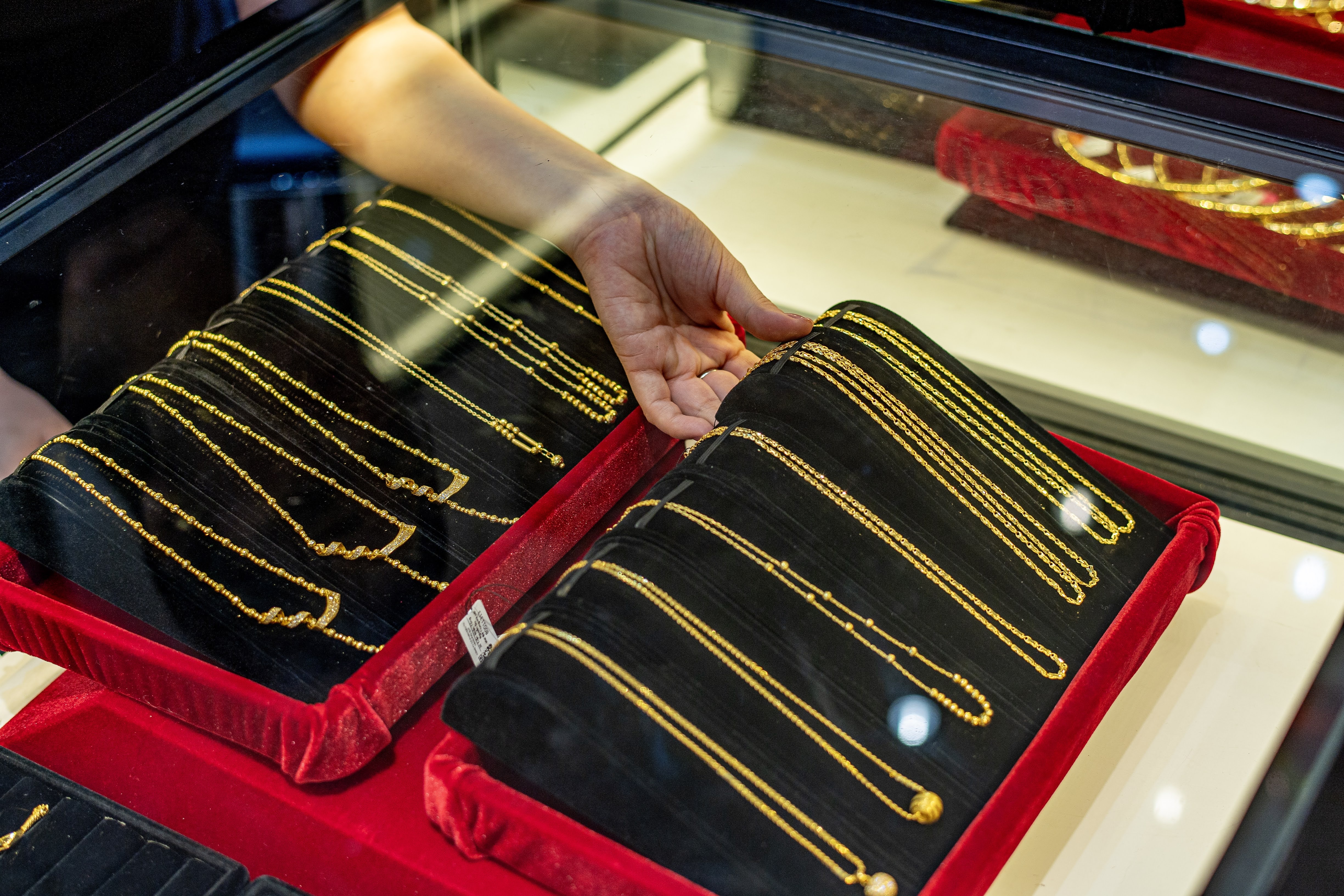 Gia vang lai rot gan 2 trieu dong moi luong hinh anh