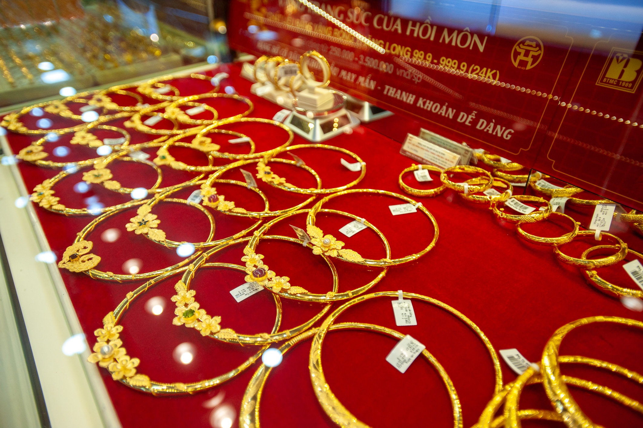 Gia vang trong nuoc tiep tuc roi hinh anh