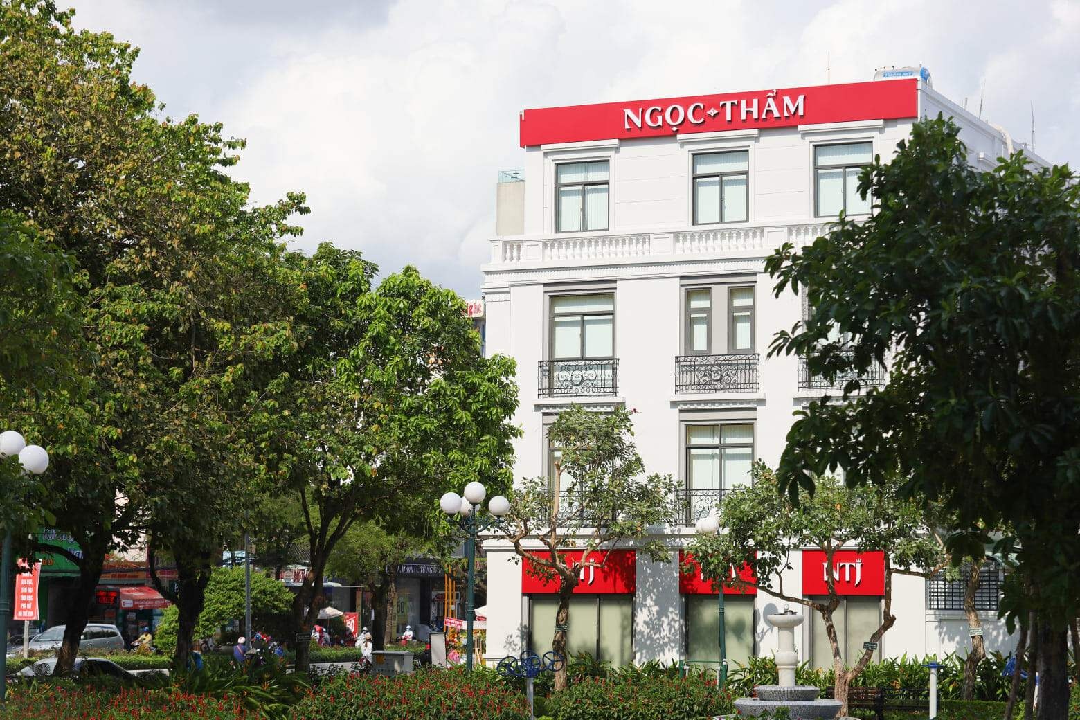 Phat gan 1,8 ty dong voi hai cong ty kinh doanh vang hinh anh