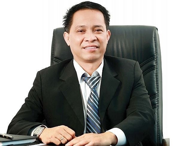 Pho chu tich 'tang me' gan 620 ty dong co phieu hinh anh