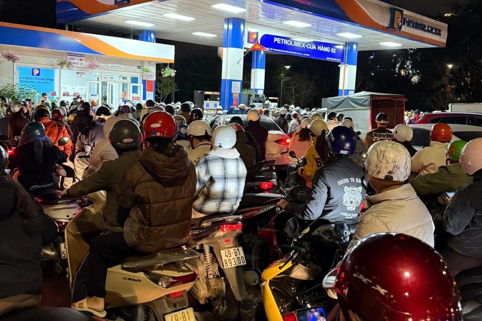 Nguoi dan do xo di mua xang, Da Lat khang dinh nguon cung on dinh hinh anh