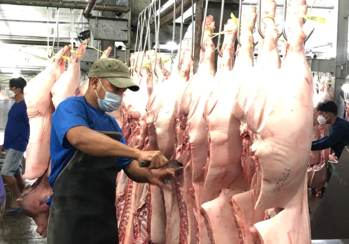 TP.HCM thi diem san giao dich thit heo trong thang 12 hinh anh