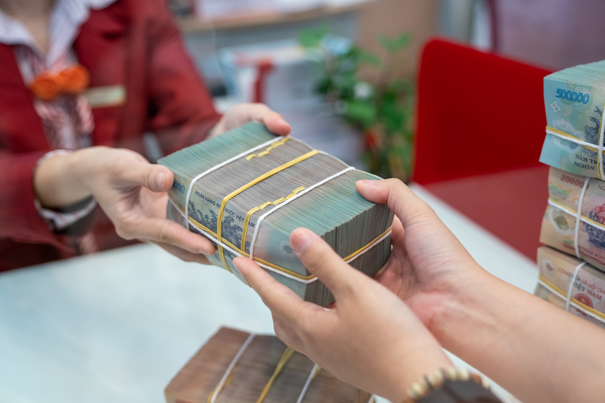 Gui tien 6 thang vao dau lai cao nhat? hinh anh