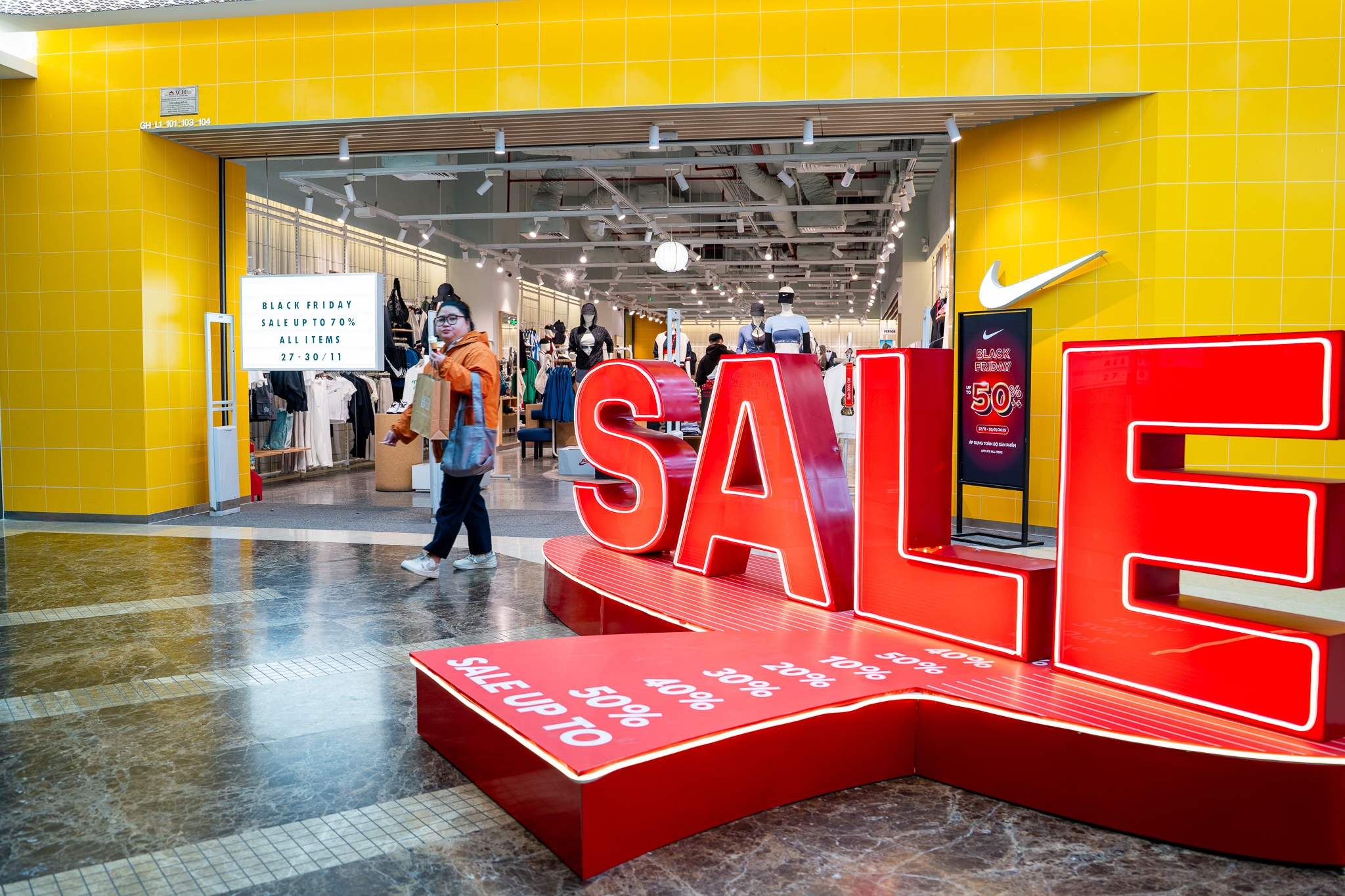 Nguoi Ha Noi chan Black Friday? hinh anh