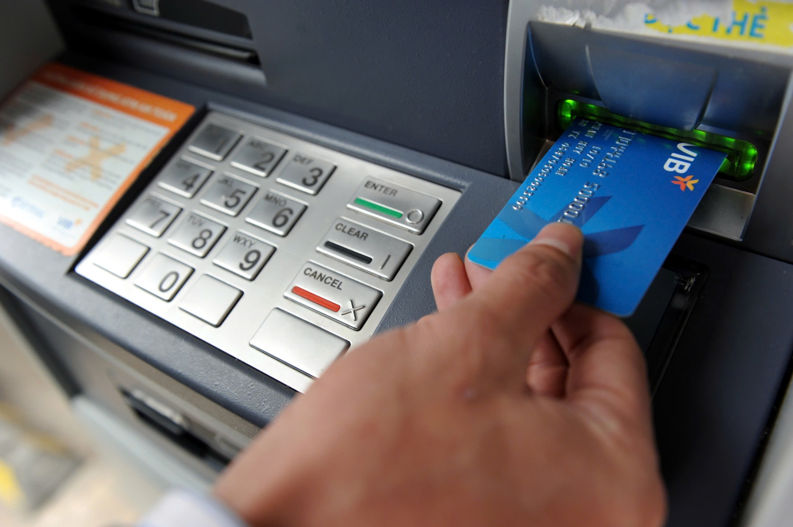 Ly do tai khoan ngan hang co the bi phong toa tu 1/1/2026 hinh anh