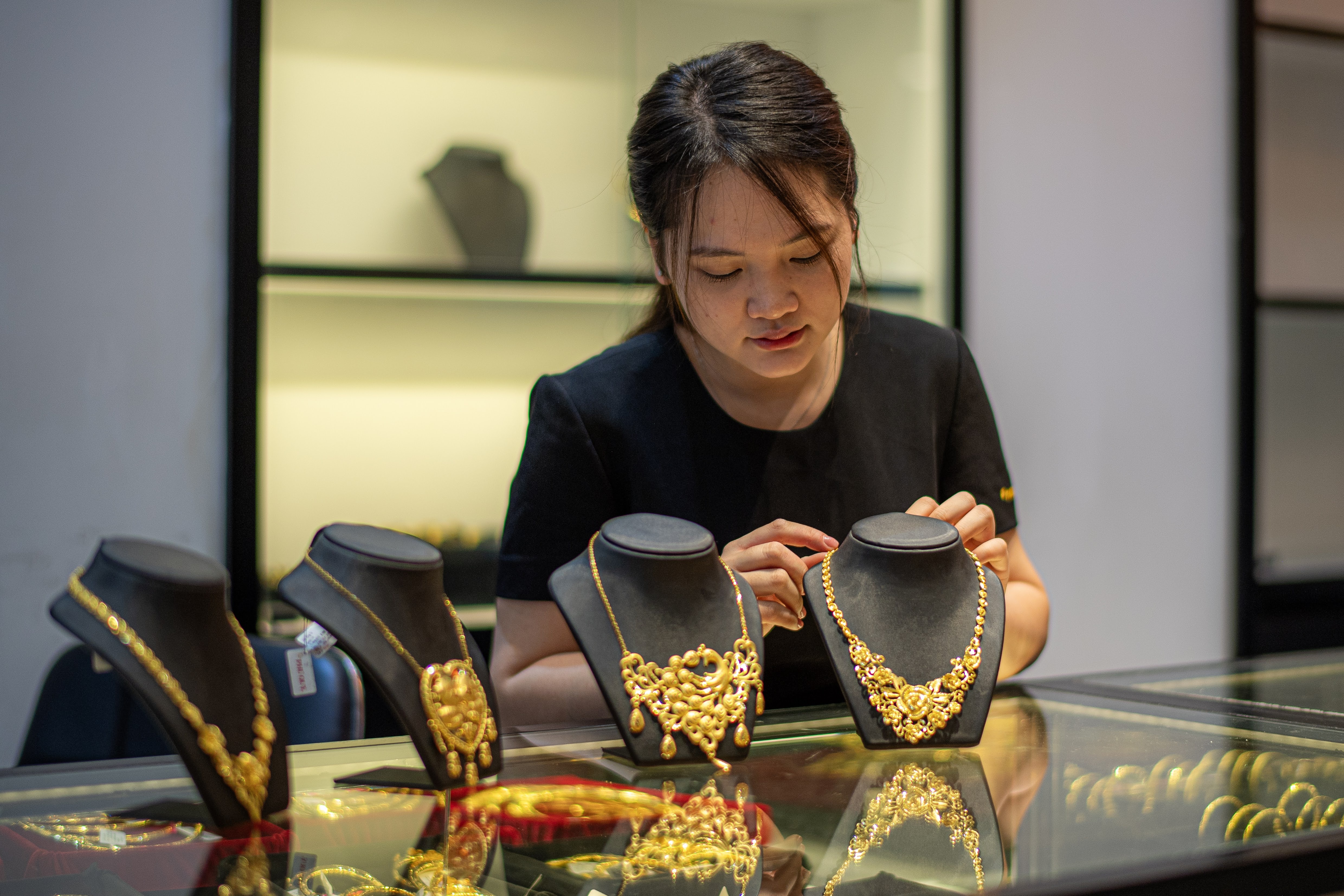 'Nut that' lam kho nganh vang trang suc suot 13 nam? hinh anh