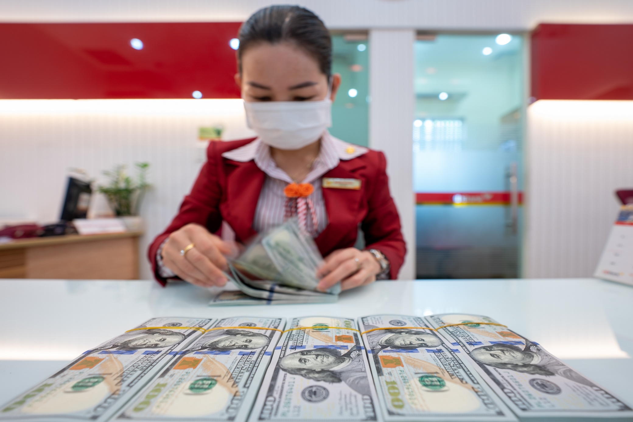 Fed ha lai suat, gia USD roi sau nhat ke tu thang 9 hinh anh