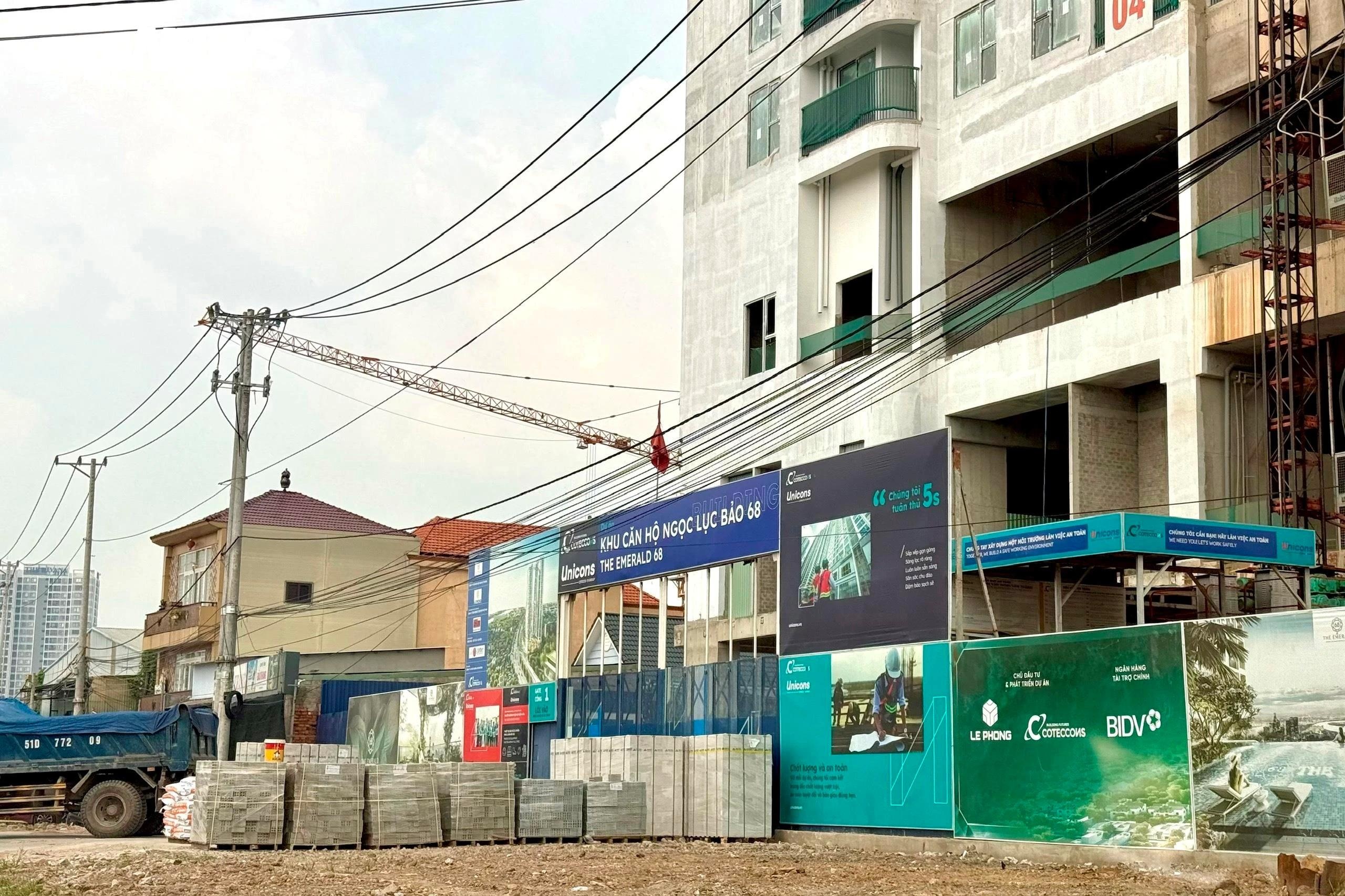 Mot truc duong gan 4 km o TP.HCM 'ganh' 9 du an chung cu hinh anh