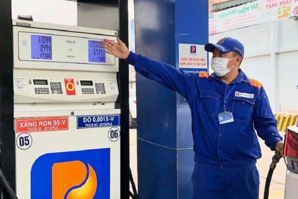 Gia xang dau sap duoc dieu chinh som hon thuong le hinh anh