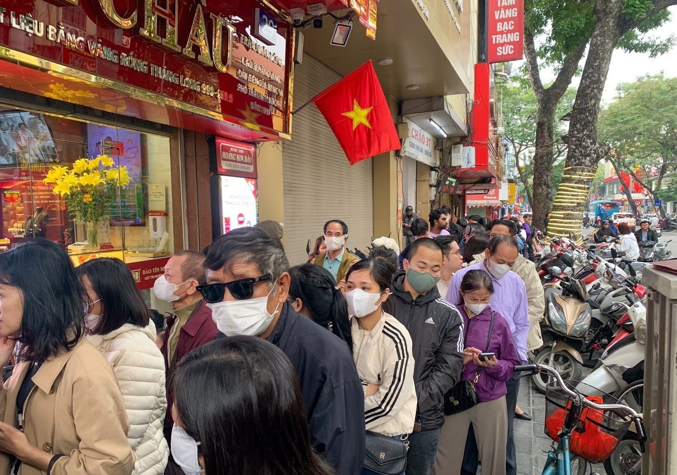 Gia vang tiep tuc gay bat ngo? hinh anh