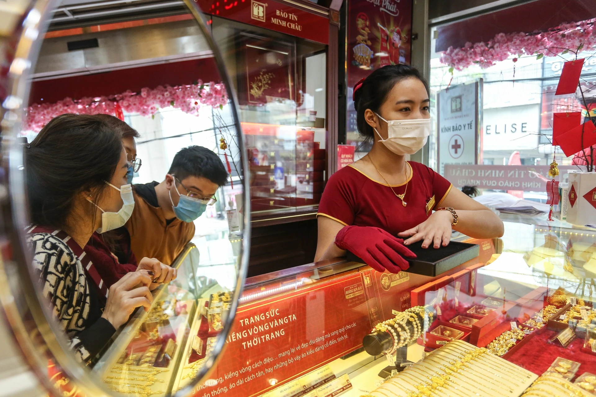 Gia vang hom nay 5/1: Tang hon 3 trieu dong/luong sau mot dem hinh anh