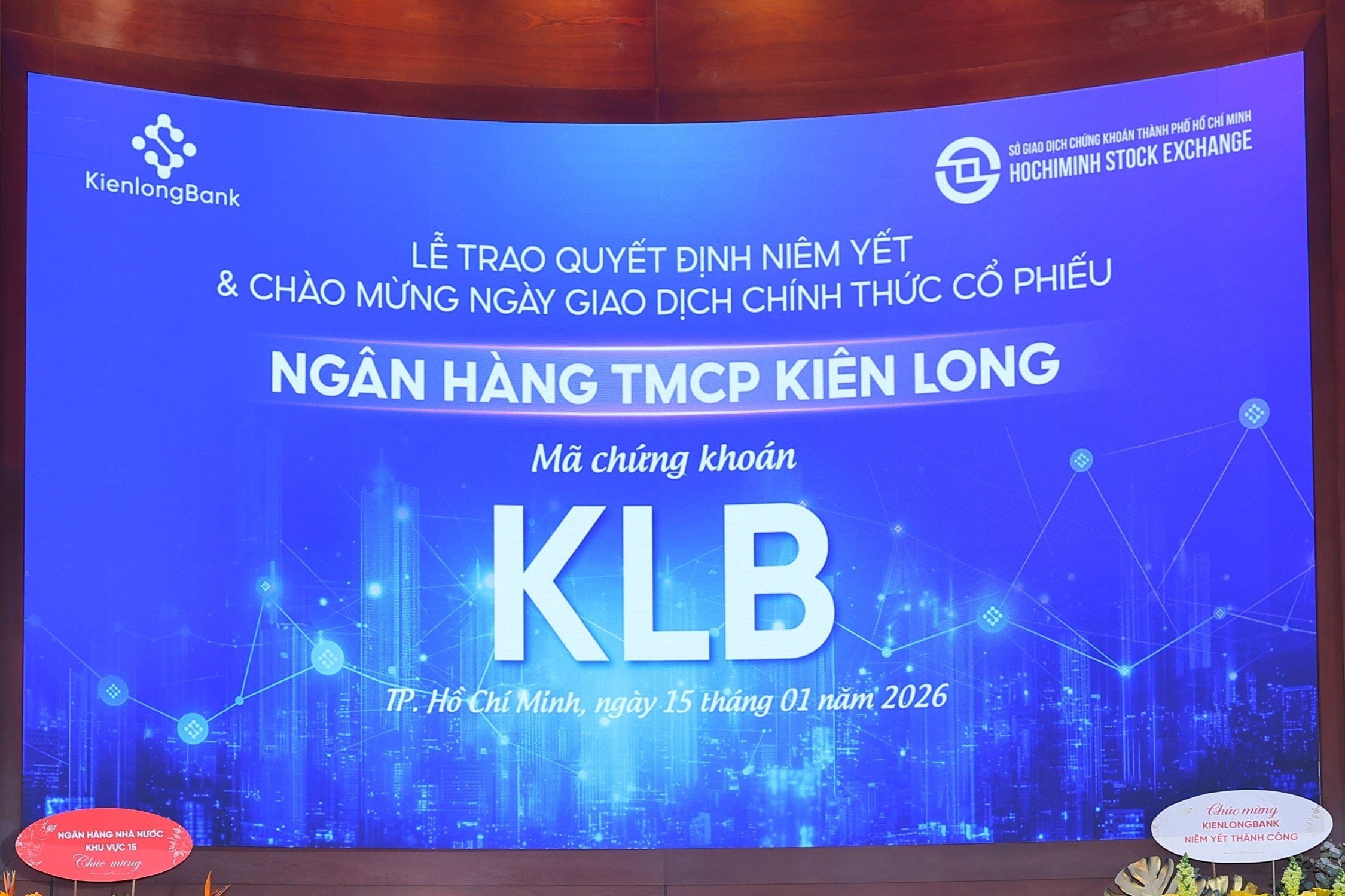 Them mot co phieu ngan hang niem yet tren HoSE hinh anh