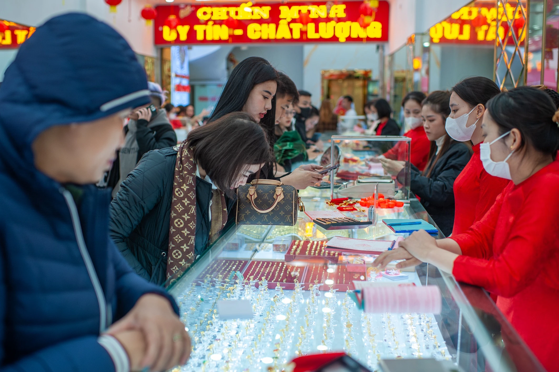 Gia vang tang hon 24 trieu/luong sau chua day mot thang hinh anh