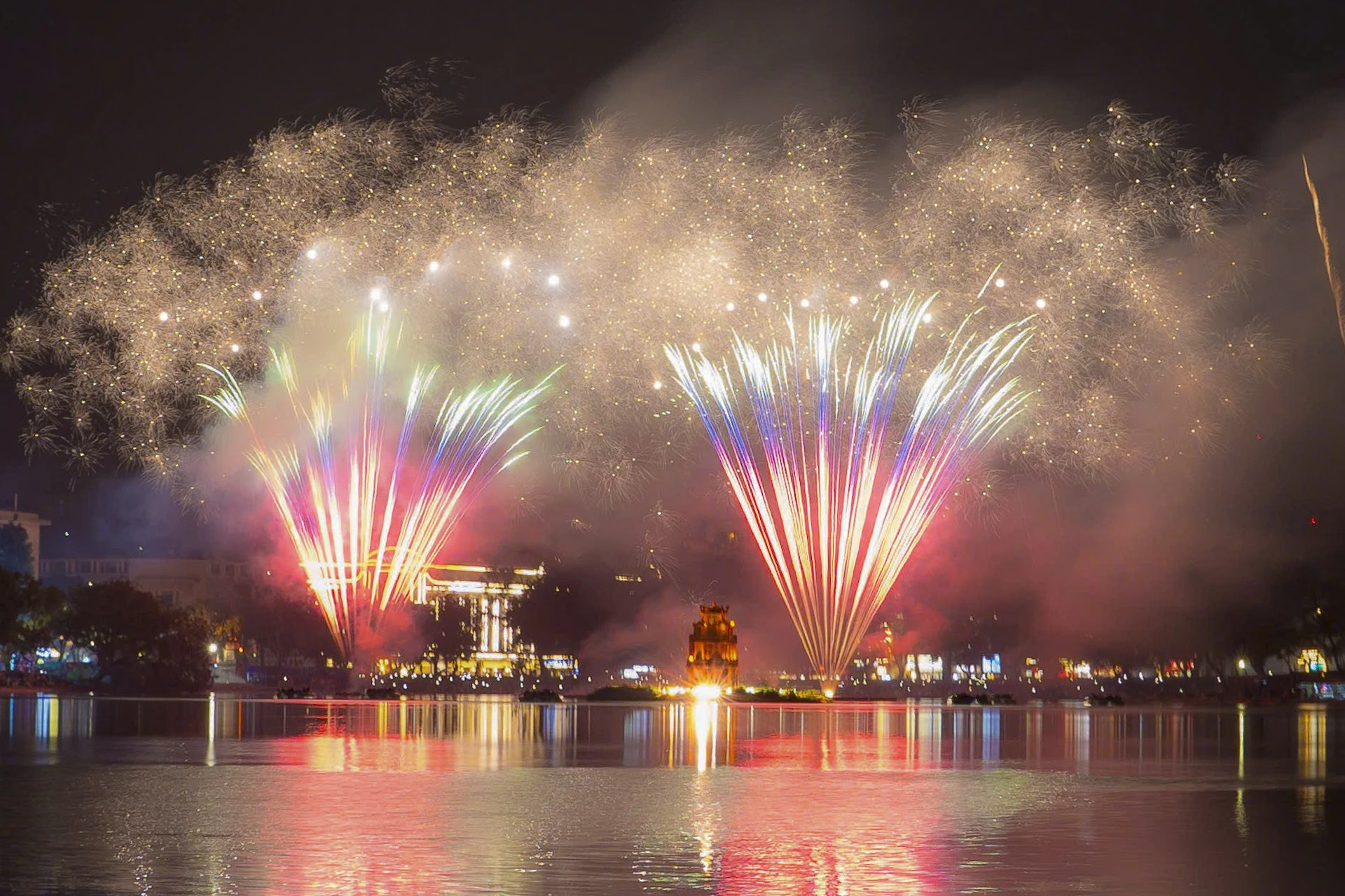 Doanh nghiep thuoc Bo Cong an duoc phep san xuat phao hoa no hinh anh