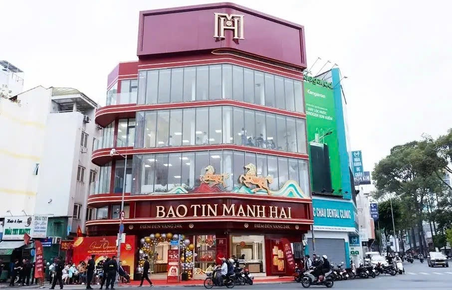 'Dai gia' vang Ha Noi mo cua hang lon tai trung tam TP.HCM hinh anh