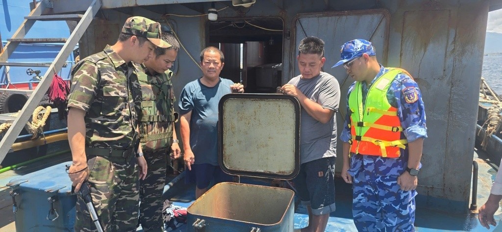 Ngan chan buon lau xang dau khi gia trong nuoc thap hon khu vuc hinh anh