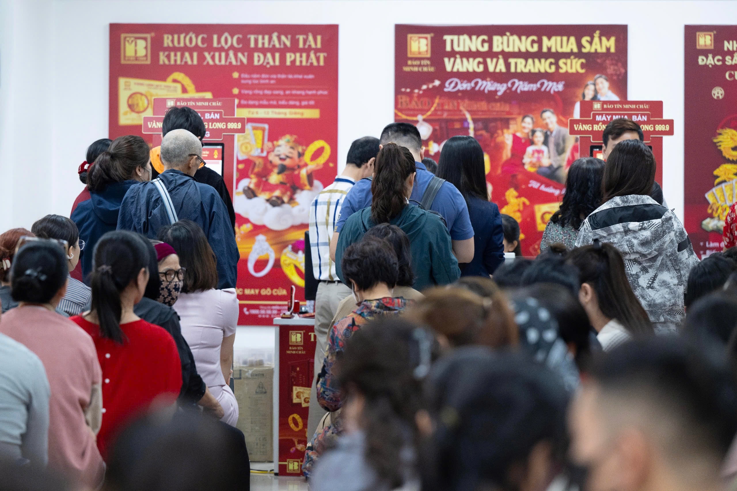 Gia vang giam sau, nguoi mua khong con phai cho hang thang nhan vang hinh anh