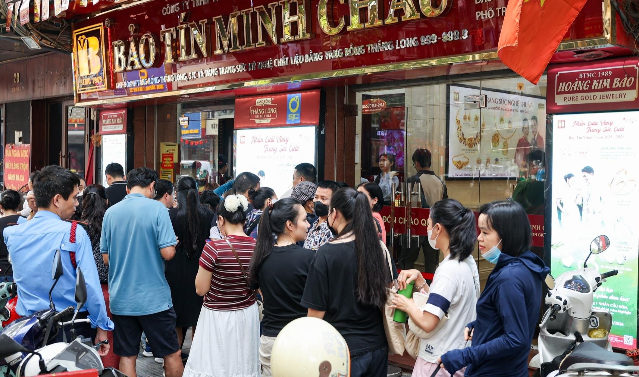 Khach ban vang, tiem khong tra tien ngay: Bao Tin Minh Chau noi gi? hinh anh