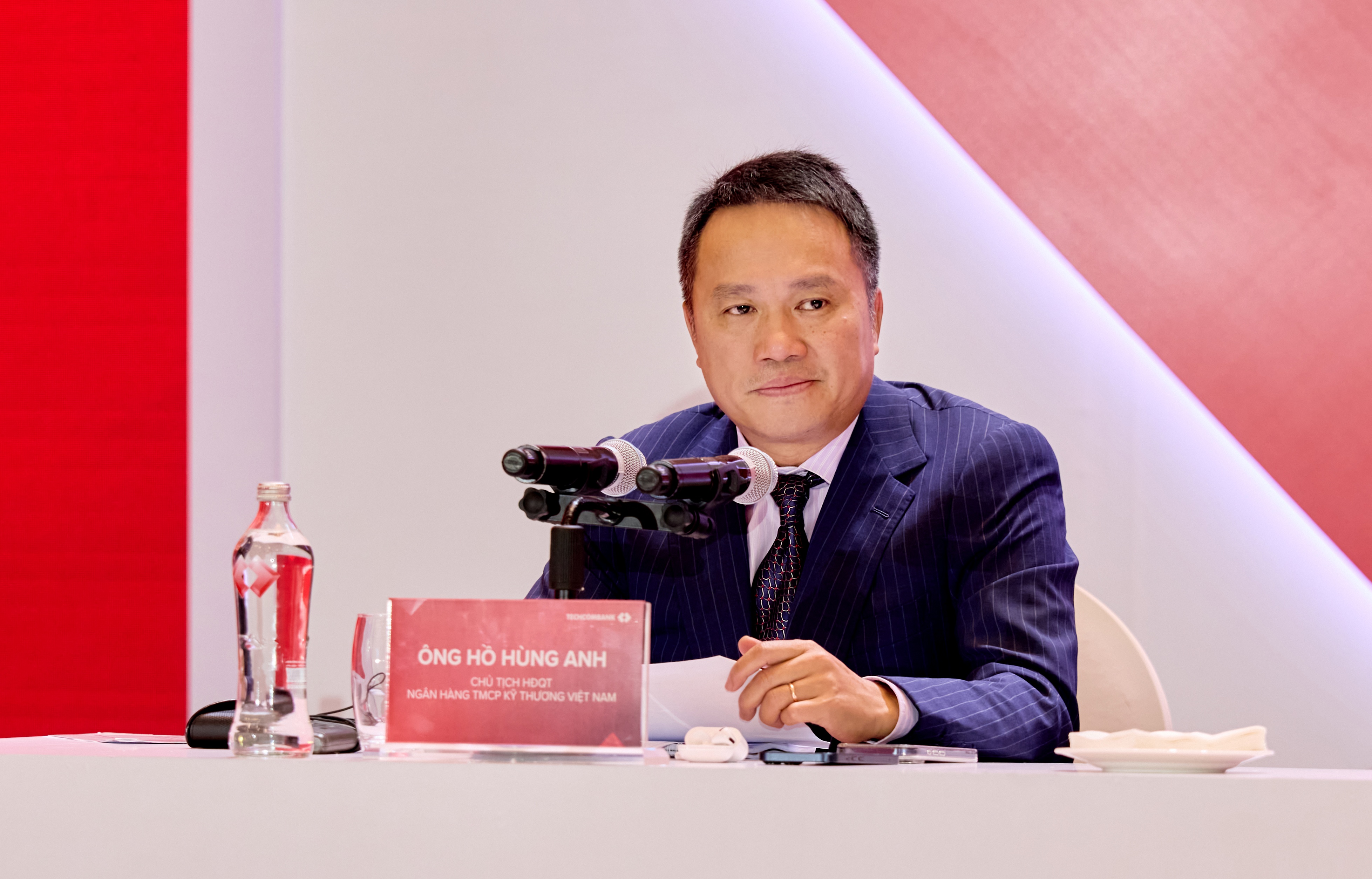 Ong Ho Hung Anh: Dinh gia TCB 20 ty USD chi con la van de thoi gian hinh anh