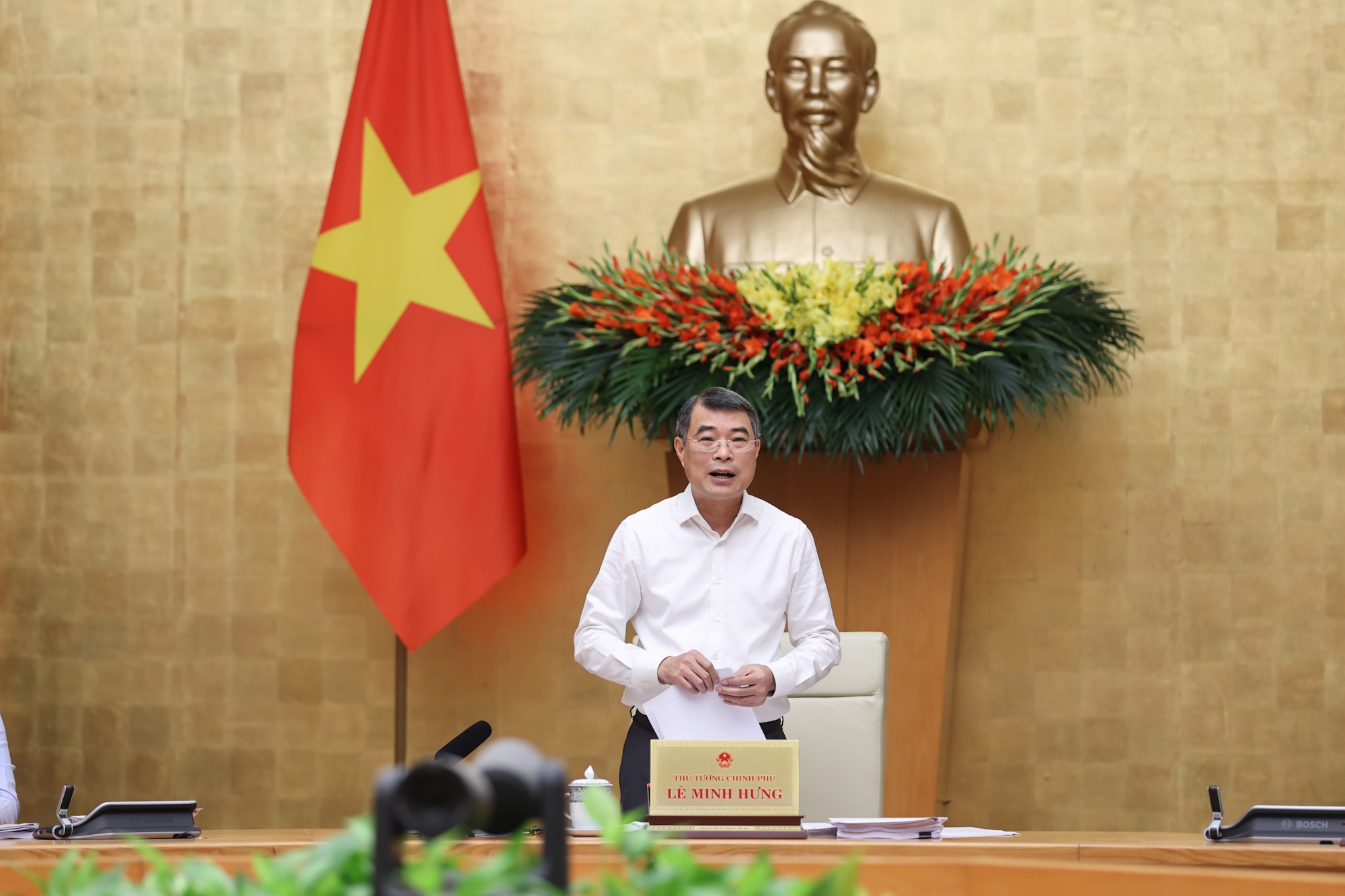 Thu tuong chu tri phien hop thuong ky dau tien cua Chinh phu moi hinh anh