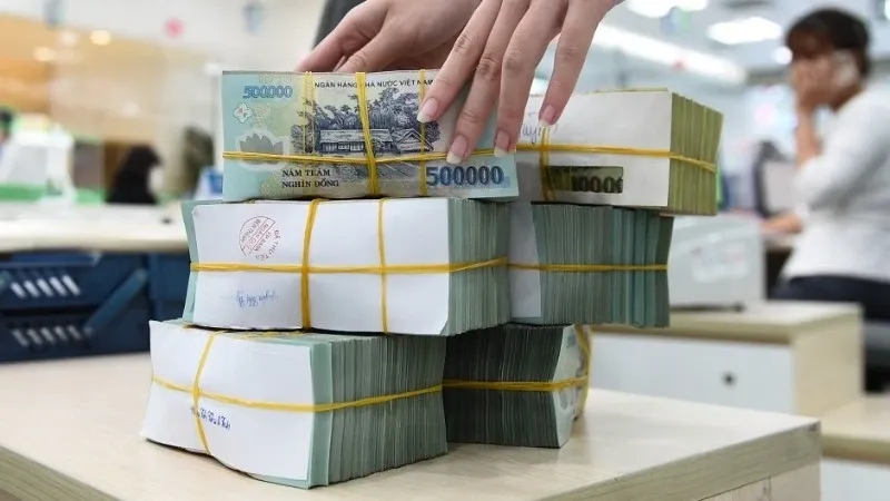 Lai suat huy dong tiep tuc giam hinh anh