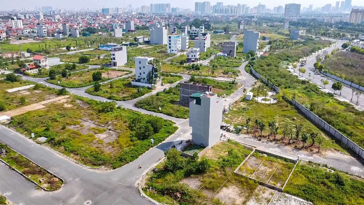 Nhieu 'diem nong' dat nen Ha Noi giam gia, song dau co ha nhiet hinh anh