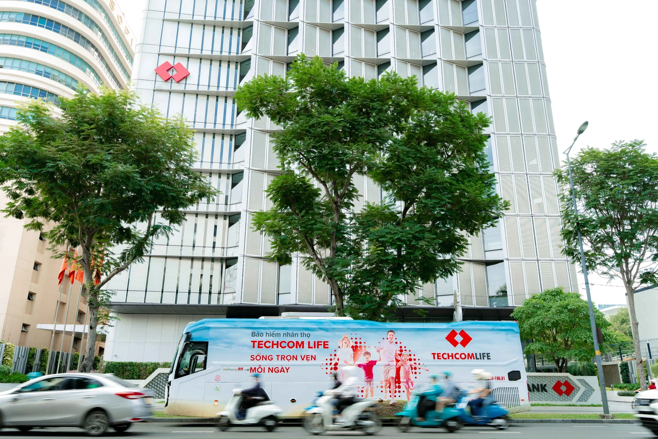 Techcombank tang von Techcom Life len nhom dan dau nganh bao hiem hinh anh