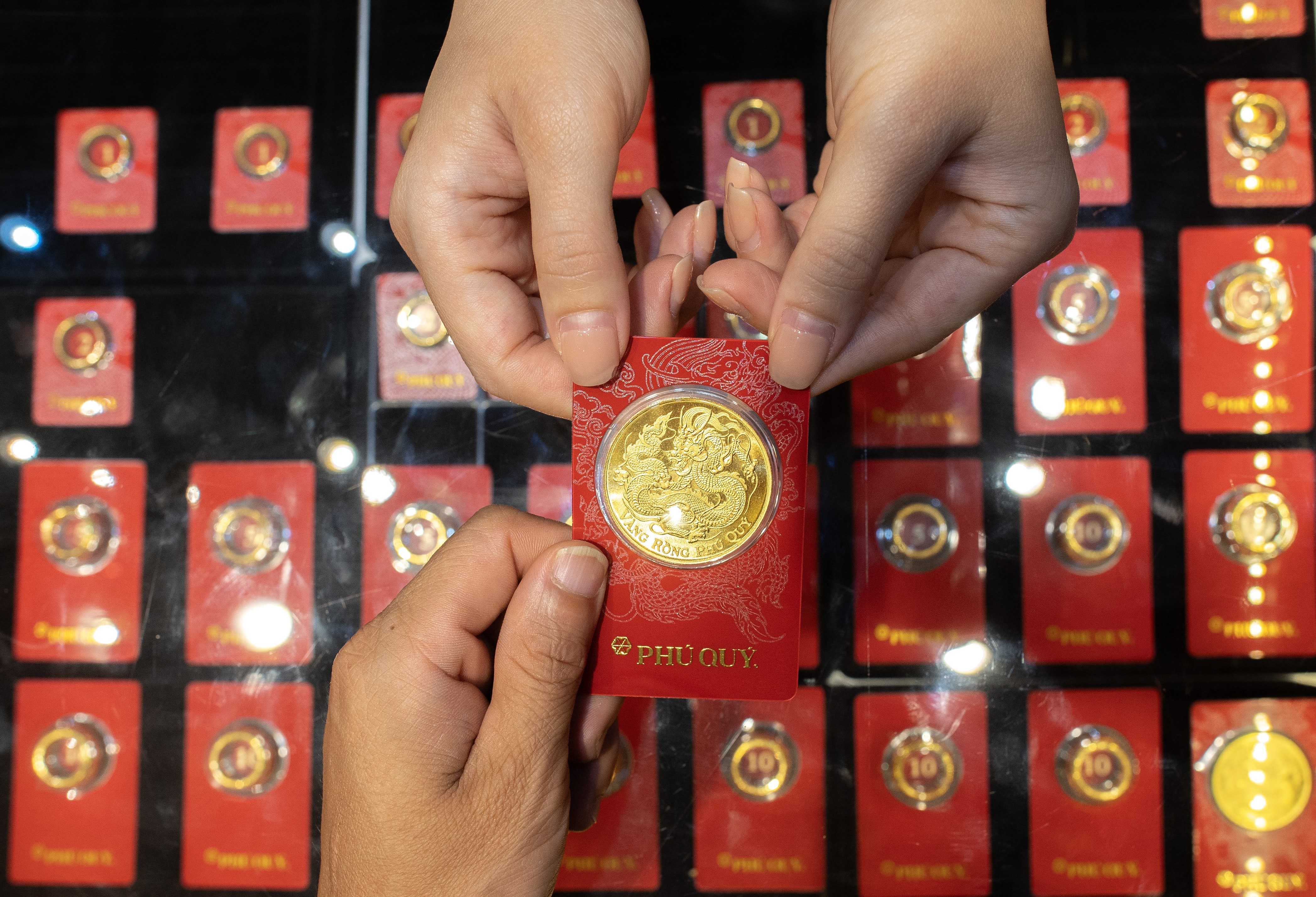 Giá vàng trong nước khó lường