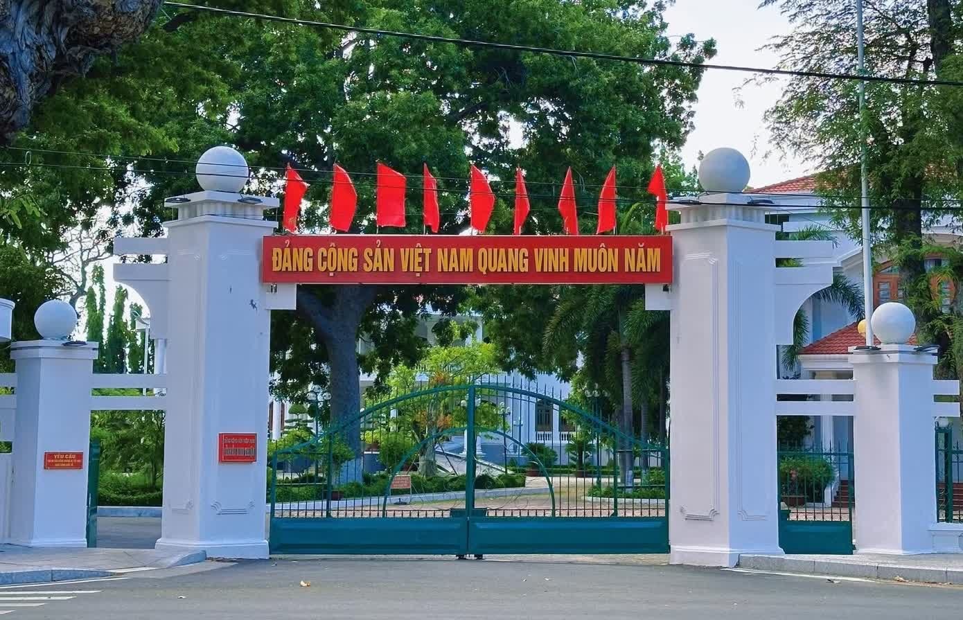 Kh&aacute;nh H&ograve;a ảnh 2