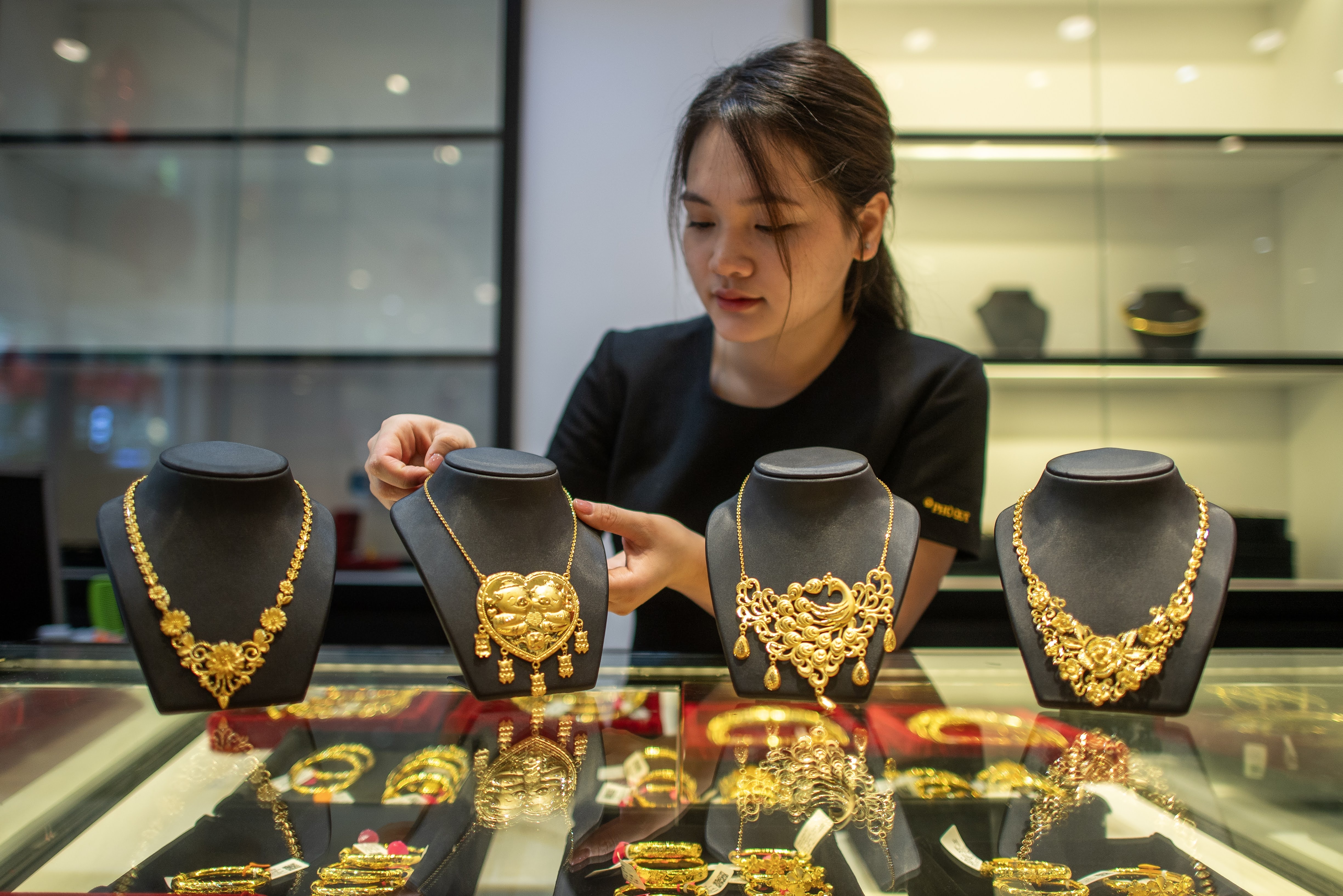Giá vàng lao dốc