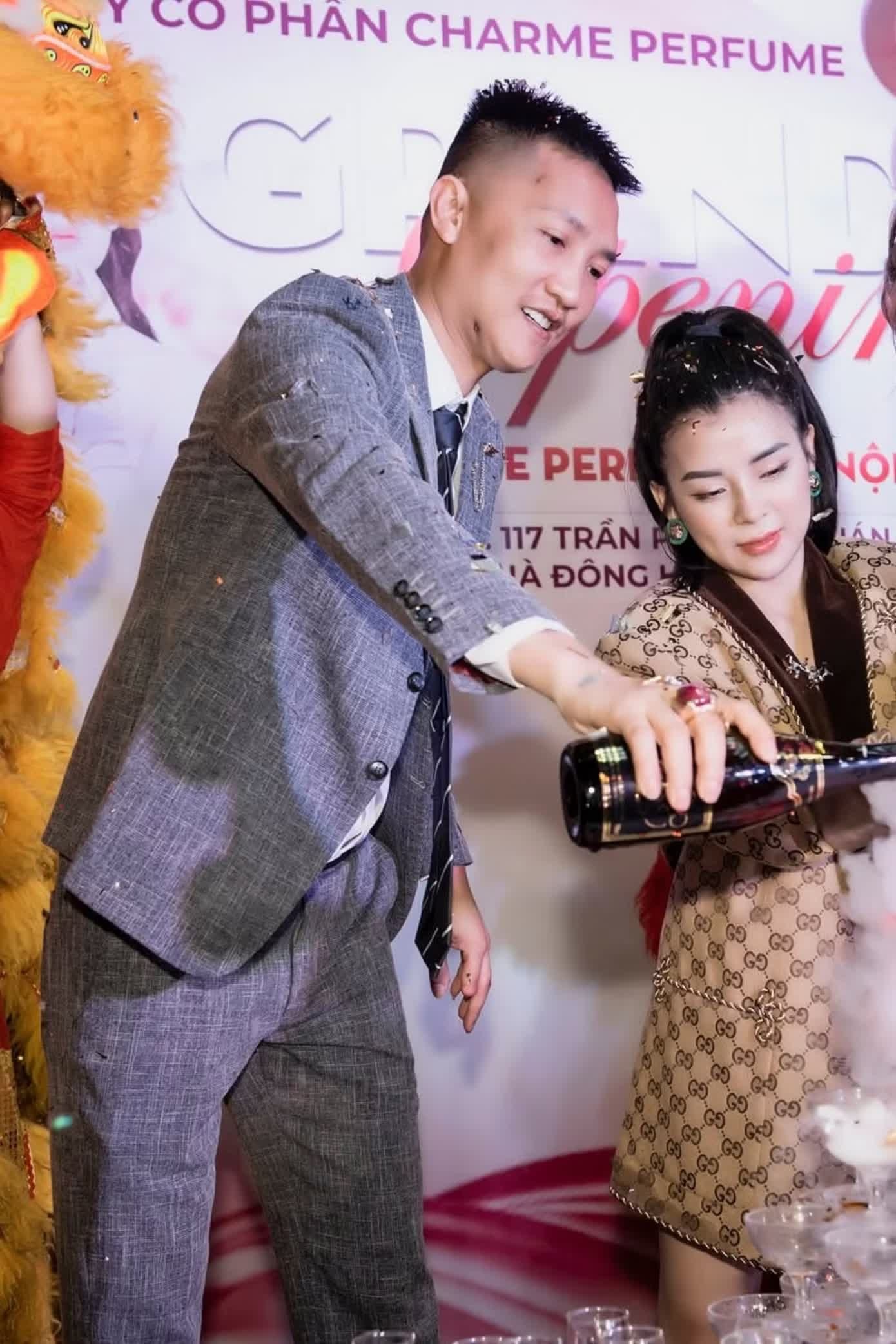Huấn Hoa Hồng ảnh 2 Huấn Hoa Hồng ảnh 2
