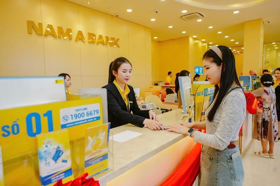 Ngân hàng đầu tiên báo lãi lớn sau 9 tháng